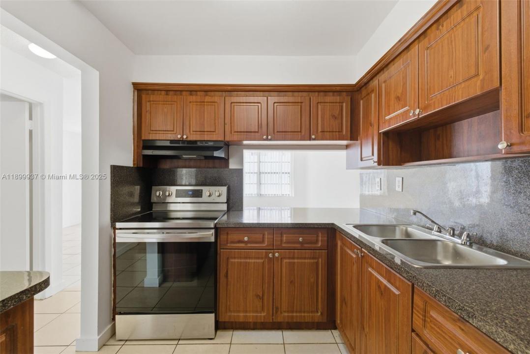 624 NW 11th St 624, Miami, Florida 33136, Stati Uniti