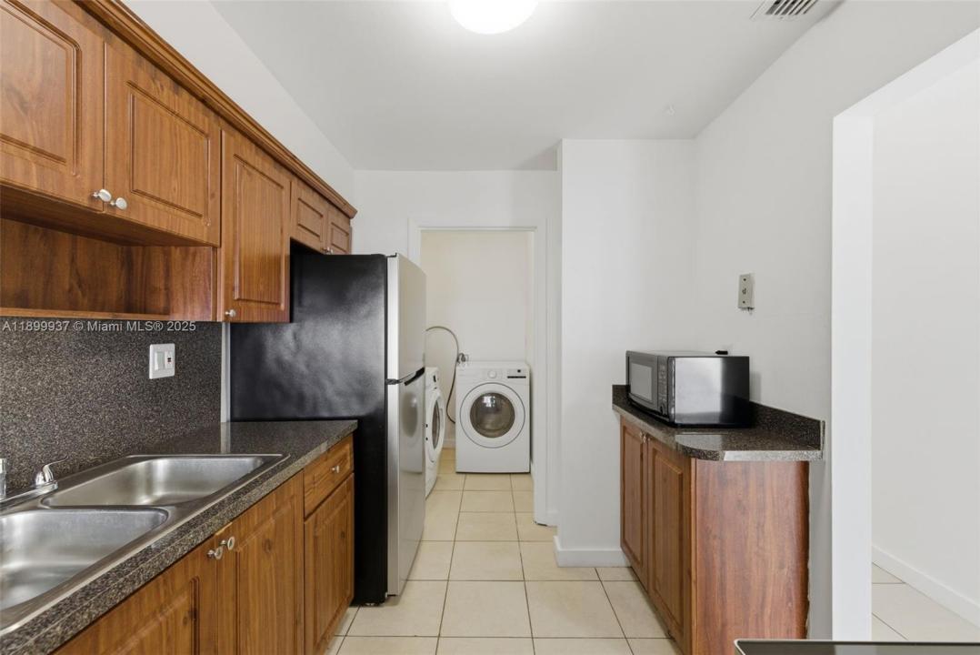 624 NW 11th St 624, Miami, Florida 33136, Stati Uniti