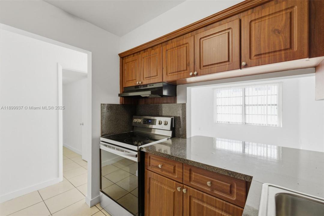 624 NW 11th St 624, Miami, Florida 33136, Stati Uniti