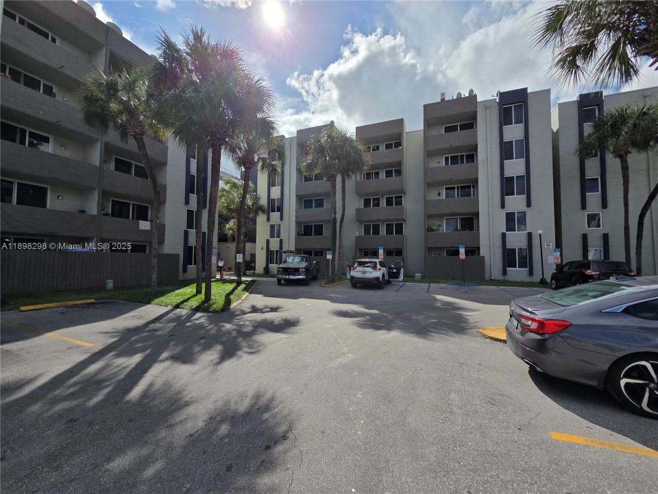 10000 NW 80th Ct 2301, Hialeah Gardens, 플로리다 33016, 미국