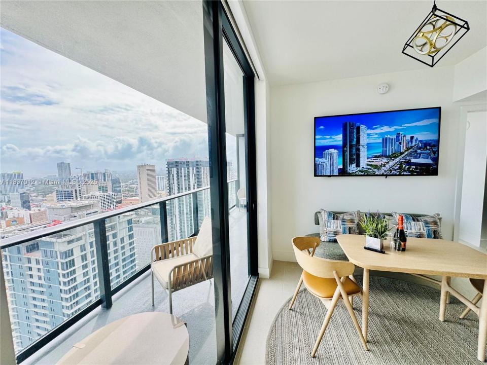 159 NE 6th St 4314, Miami, Florida 33132, Estados Unidos