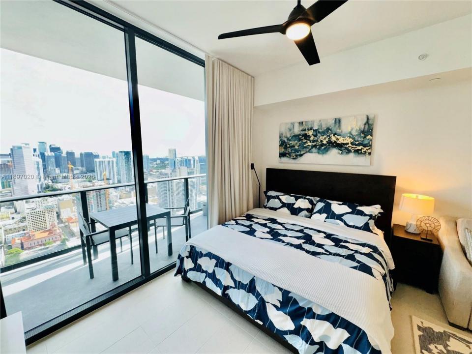 159 NE 6th St 4906, Miami, Florida 33132, Estados Unidos