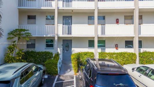 8300 Sunrise Lakes Blvd 102, Sunrise, Florida 33322, USA