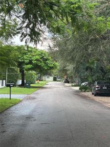 6102 SW 58th St B, South Miami, Florida 33143, USA