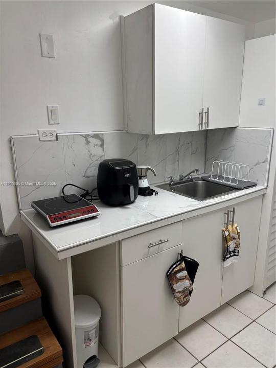 6102 SW 58th St B, South Miami, Floryda 33143, USA