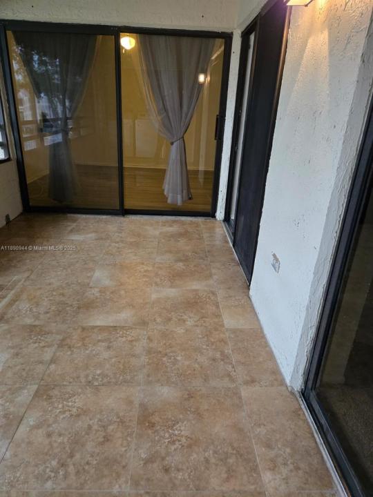 20075 NE 3rd Ct 4, Miami, Florida 33179, Amerika Birleşik Devletleri