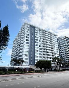 5825 Collins Ave 7B, Miami Beach, Florida 33140, USA