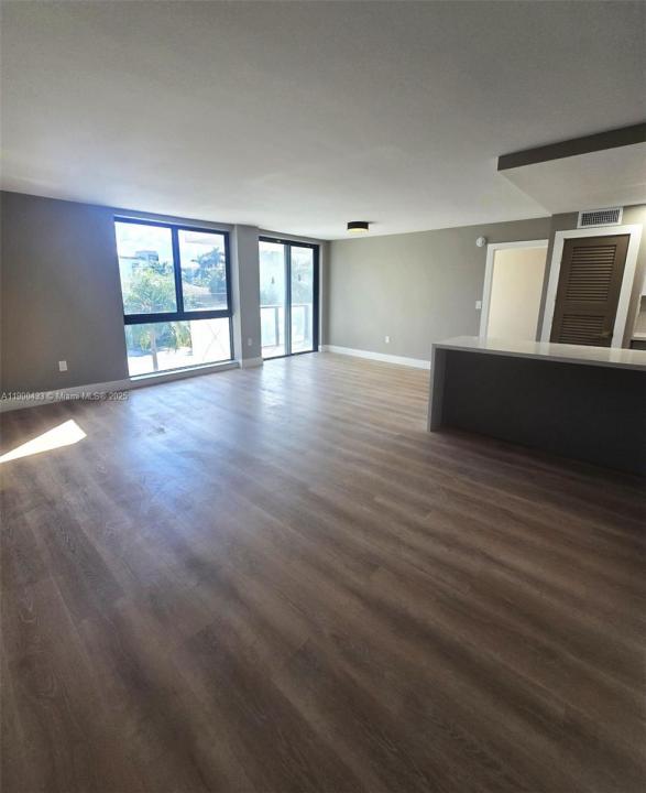 9800 W Bay Harbor Dr 305, Bay Harbor Islands, Floryda 33154, USA