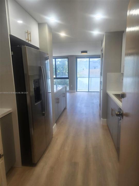 9800 W Bay Harbor Dr 305, Bay Harbor Islands, Floryda 33154, USA