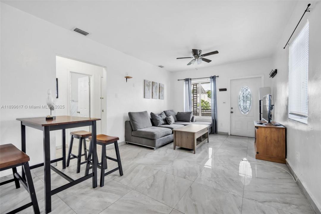 277 NW 48th St 1, Miami, 佛罗里达州 33127, 美国