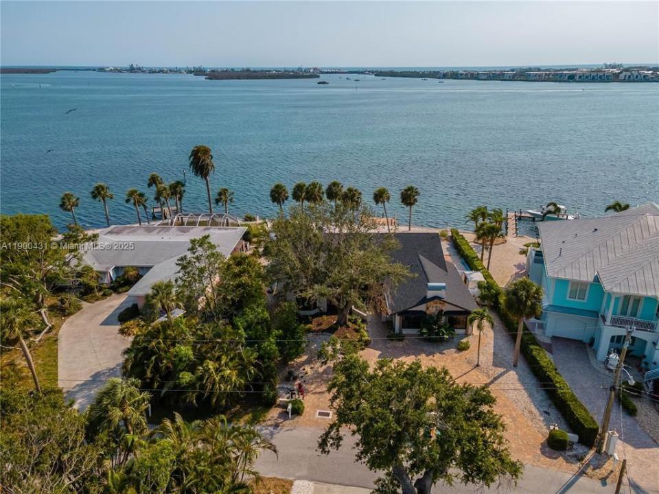 1476 Lemon Bay Drive, Englewood, Florida 34223