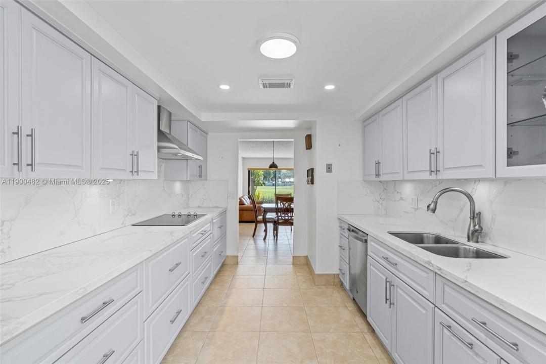 19435 E Lake Dr, Miami, Florida 33015, Estados Unidos