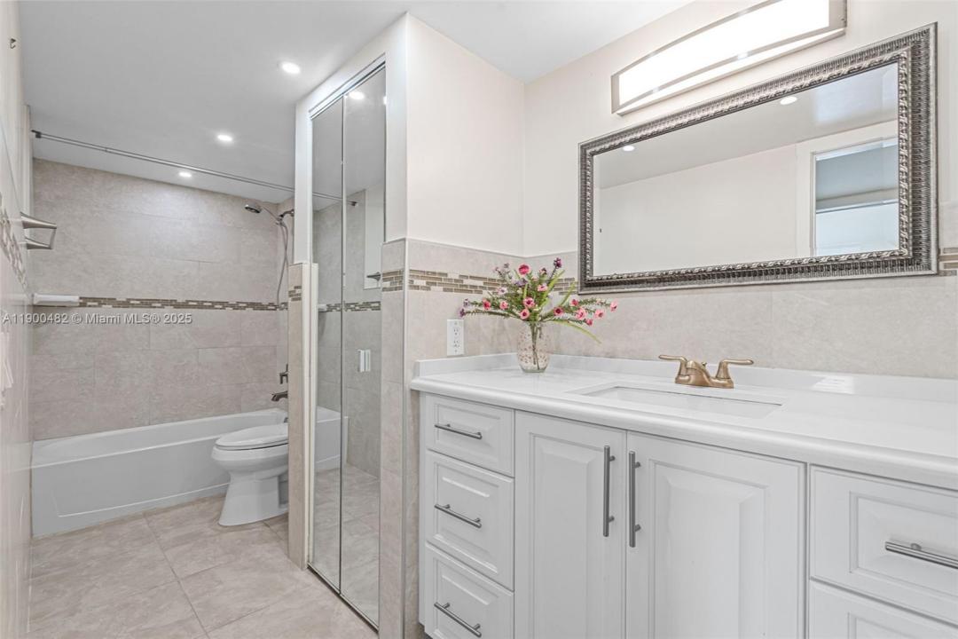 19435 E Lake Dr, Miami, Florida 33015, Estados Unidos