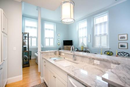 32 Carey Street 2C, Newport, RI 02840, USA