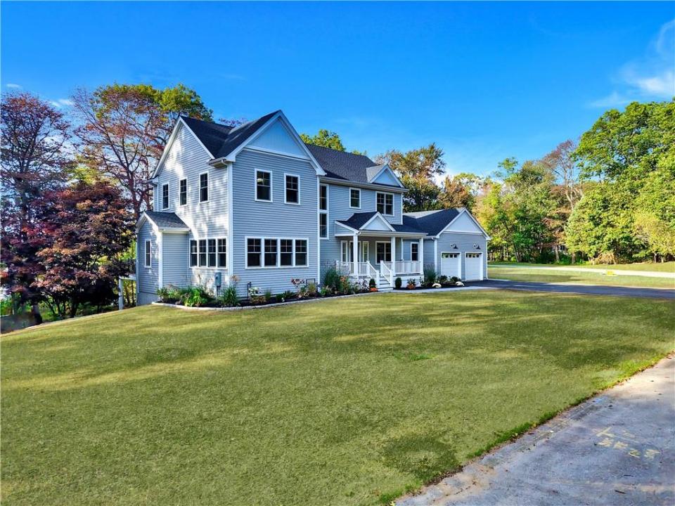 197 Church Pond Drive, Tiverton, Rhode Island 02878, USA