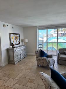 1800 S. Ocean Dr. 1210, Hallandale Beach, Florida 33009