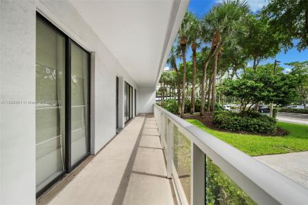 3731 N Country Club Dr 127, Aventura, Florida 33180, USA