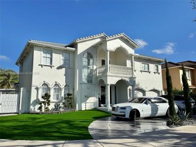 8521 NW 162nd St, Miami Lakes, פלורידה 33016, ארצות הברית של אמריקה 