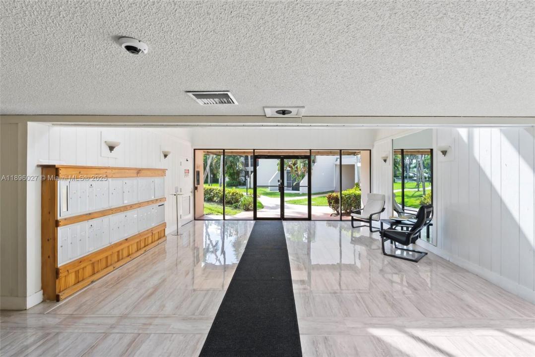 301 Racquet Club Rd 103, Weston, Flórida 33326, Estados Unidos