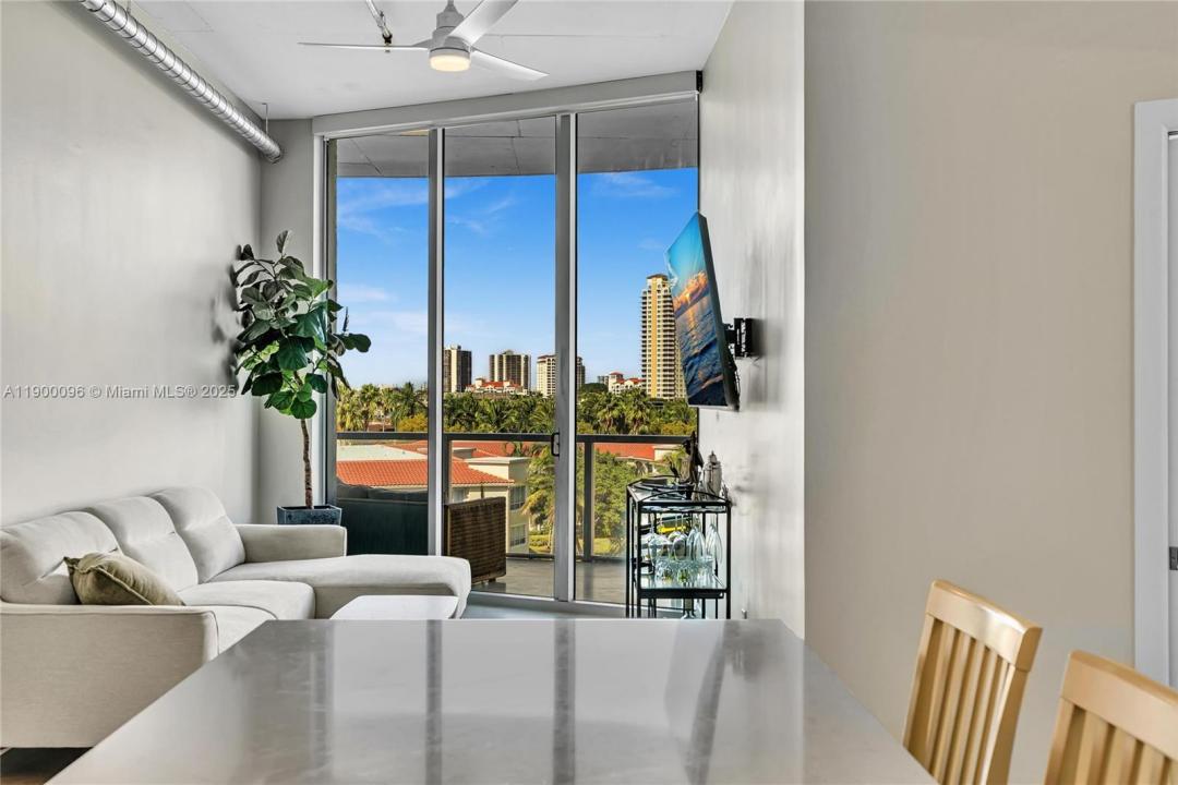 3029 NE 188th St 503, Aventura, Florida 33180, USA