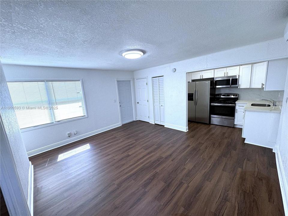 1025 NW 7th Ave B, Fort Lauderdale, Floryda 33311, USA