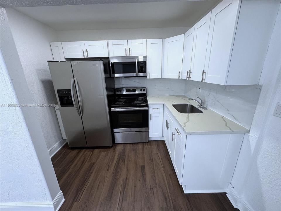 1025 NW 7th Ave B, Fort Lauderdale, Floryda 33311, USA