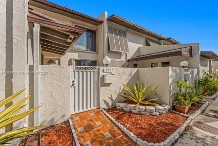 10927 SW 71st Ln, Miami, Florida 33173, USA