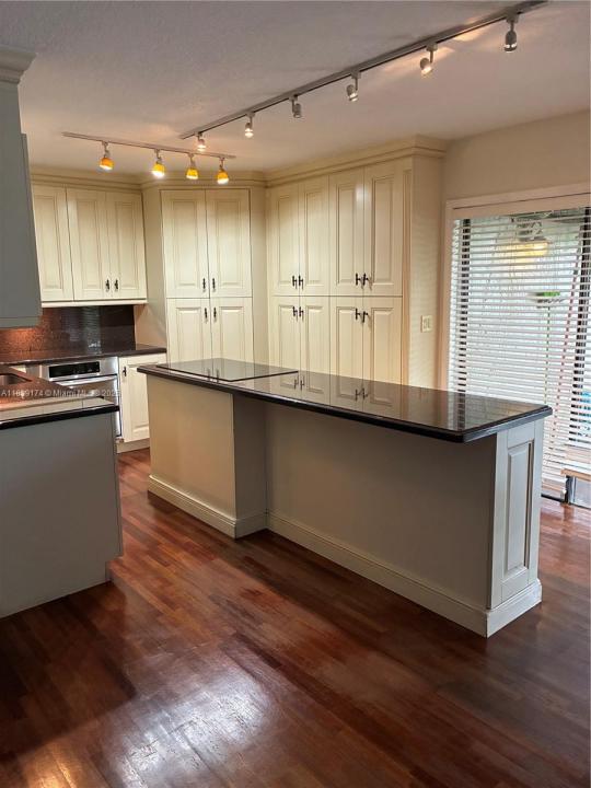 10010 NW 9th St Cir 103-6, Miami, フロリダ 33172, アメリカ合衆国