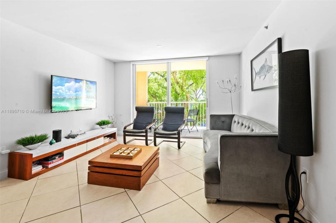 19555 E Country Club Dr 8308, Aventura, Floryda 33180, USA