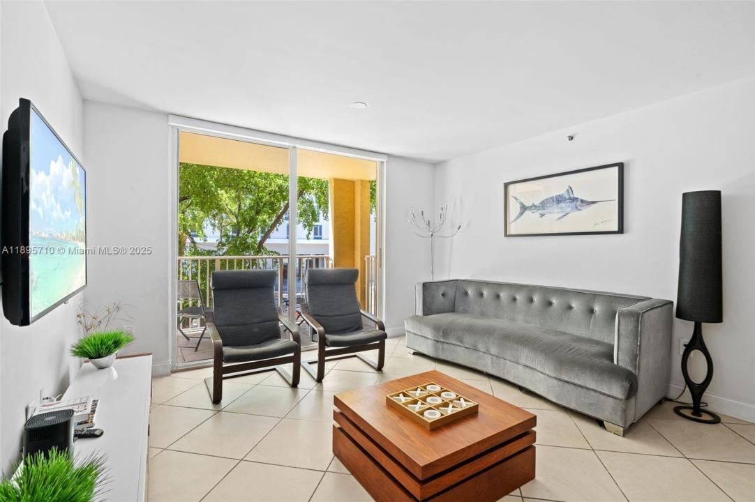 19555 E Country Club Dr 8308, Aventura, Floryda 33180, USA