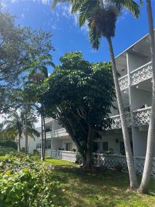 2005 Sans Souci Blvd 303, North Miami, Florida 33181, USA