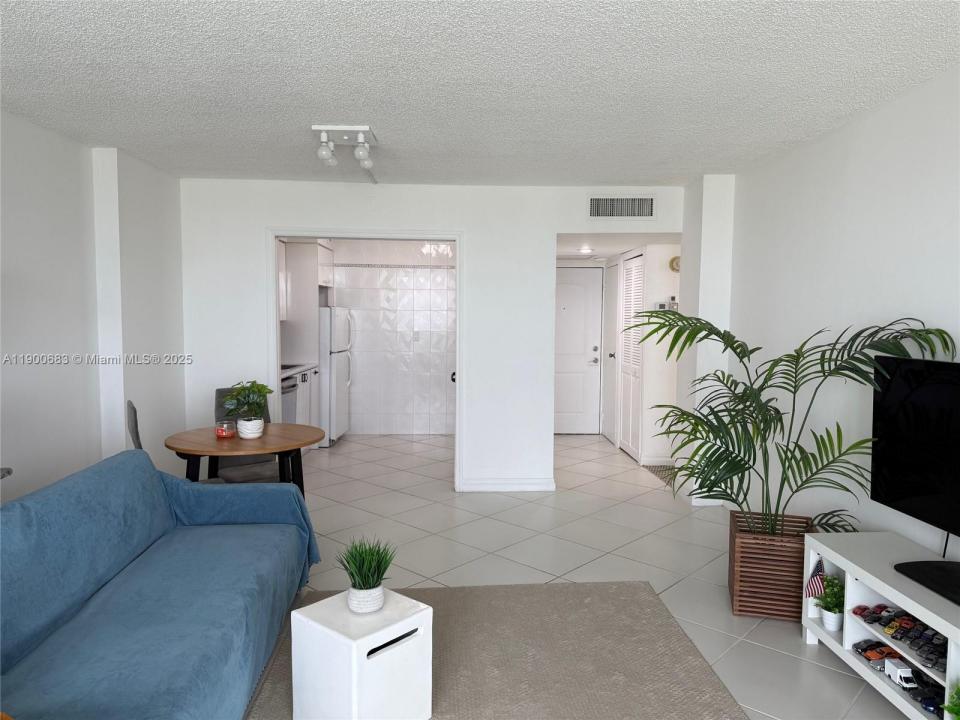 100 Bayview Dr 1902, Sunny Isles Beach, Florida 33160, Amerika Birleşik Devletleri