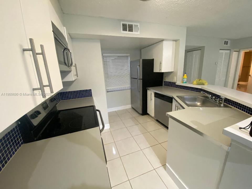 9999 Summerbreeze Dr 519, Sunrise, Florida 33322