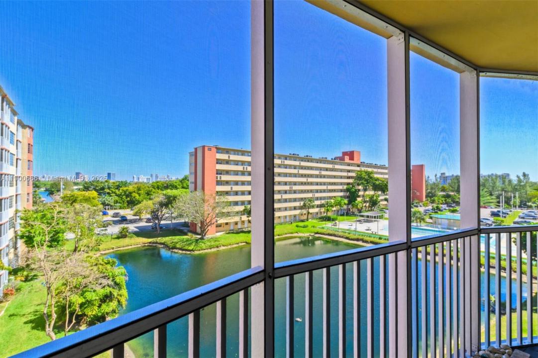 1770 NE 191st St 508-1, Miami, Florida 33179, USA