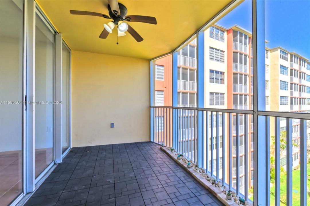 1770 NE 191st St 508-1, Miami, Florida 33179, USA