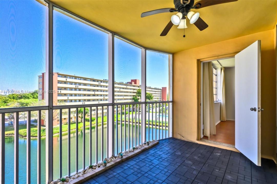 1770 NE 191st St 508-1, Miami, Florida 33179, USA