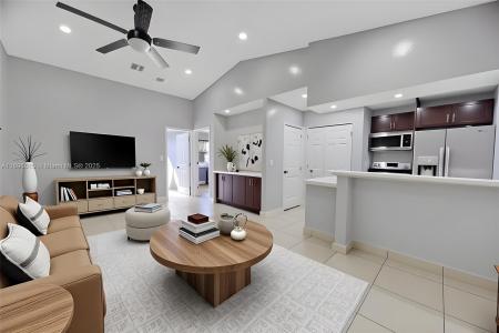 18350 NW 68th Ave F, Hialeah, Florida 33015, USA