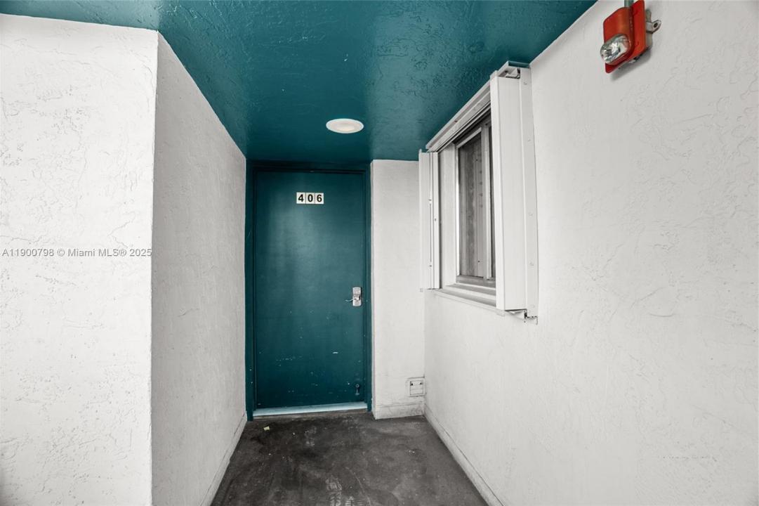 1700 N N River Dr 406, Miami, Florida 33125, USA