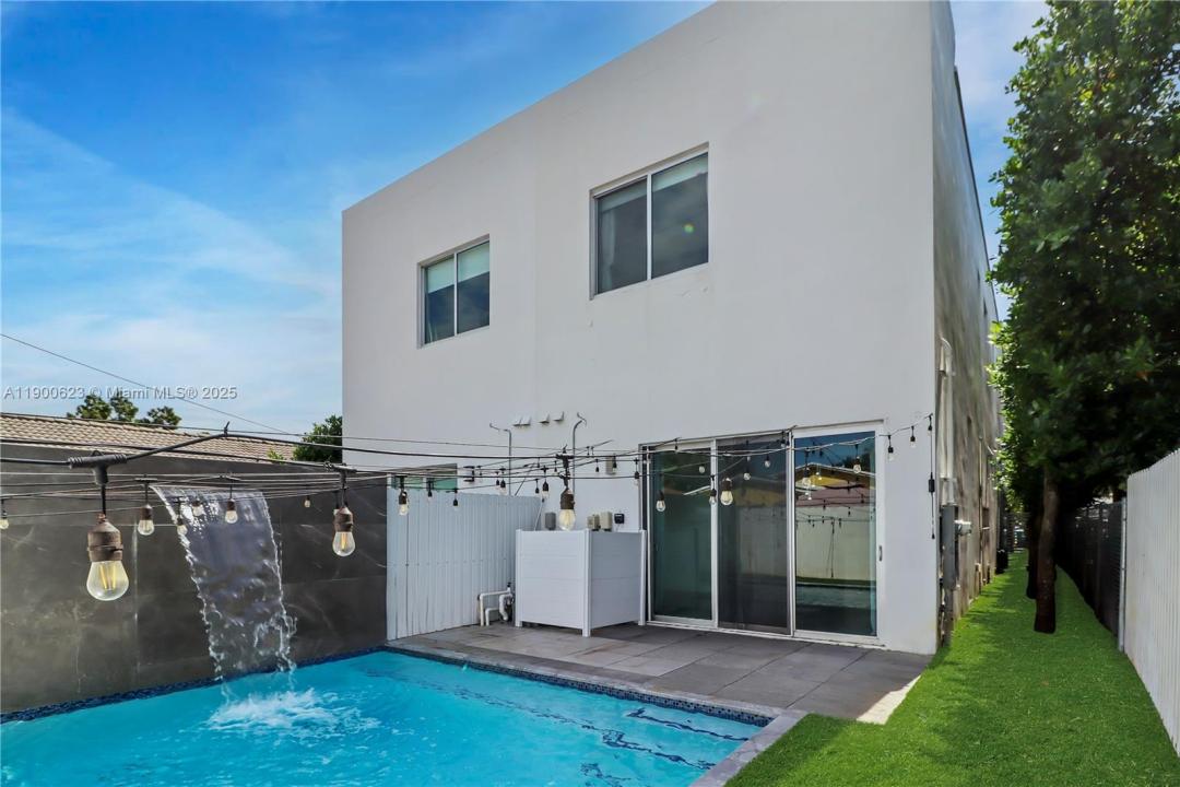 3461 SW 25th St #A, Miami, Florida 33133, Stati Uniti