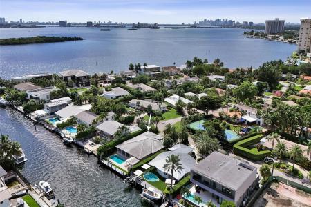 1935 NE 117th Rd, North Miami, Floride 33181, États-Unis