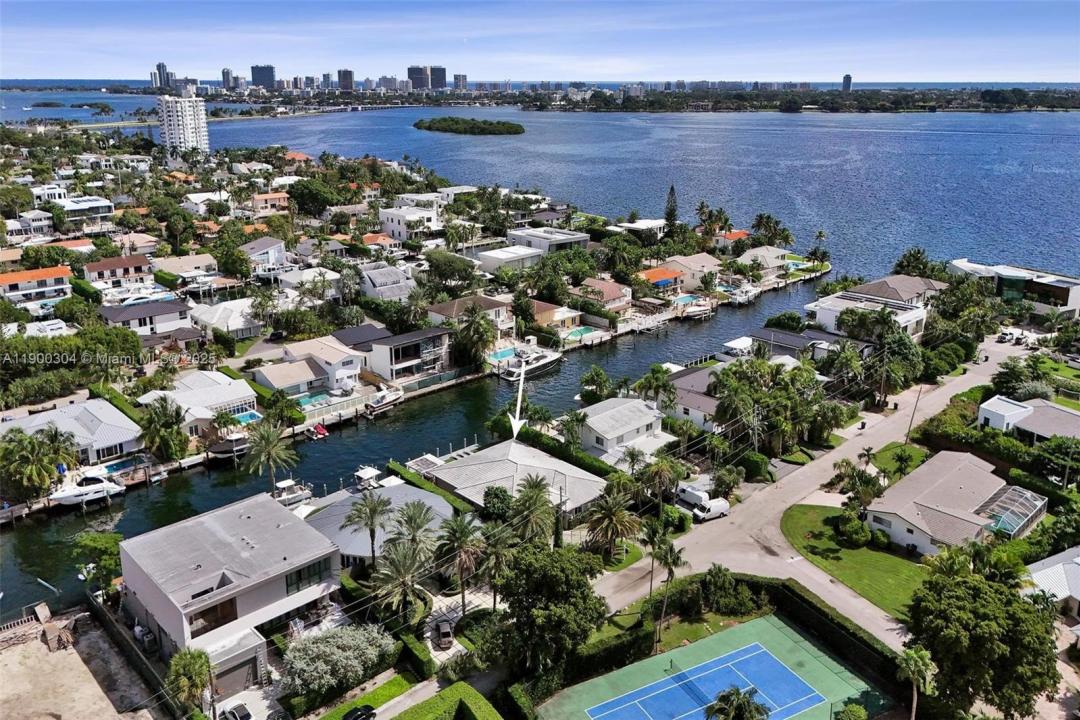 1935 NE 117th Rd, North Miami, Floride 33181, États-Unis