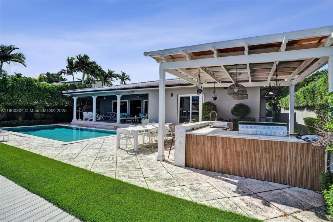 1935 NE 117th Rd, North Miami, Floride 33181, États-Unis