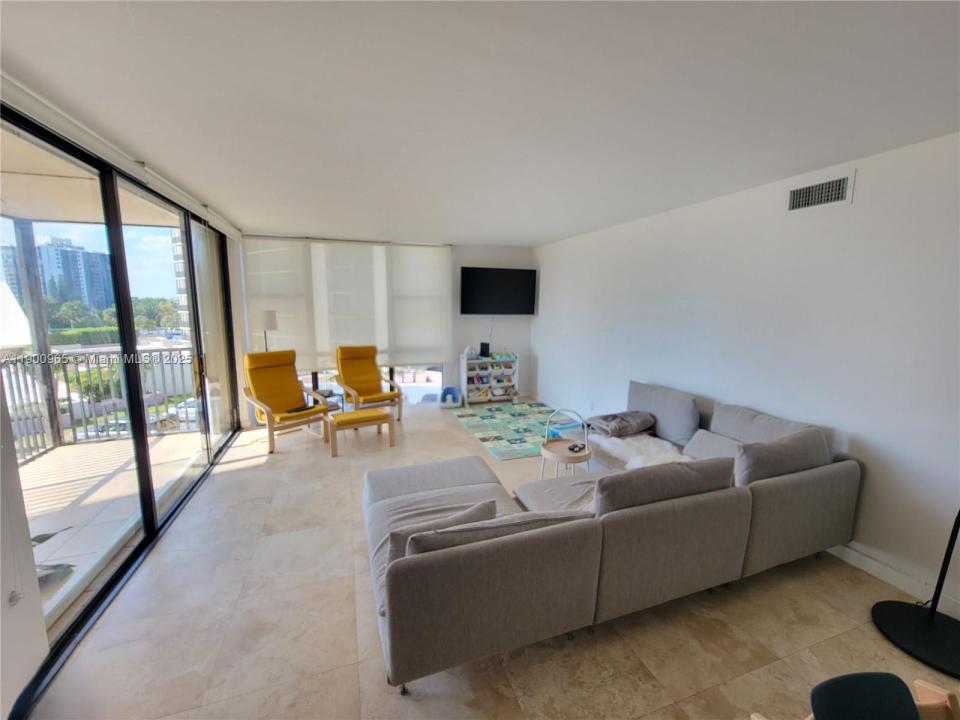 20379 W Country Club Dr 539, Aventura, Florida 33180, USA