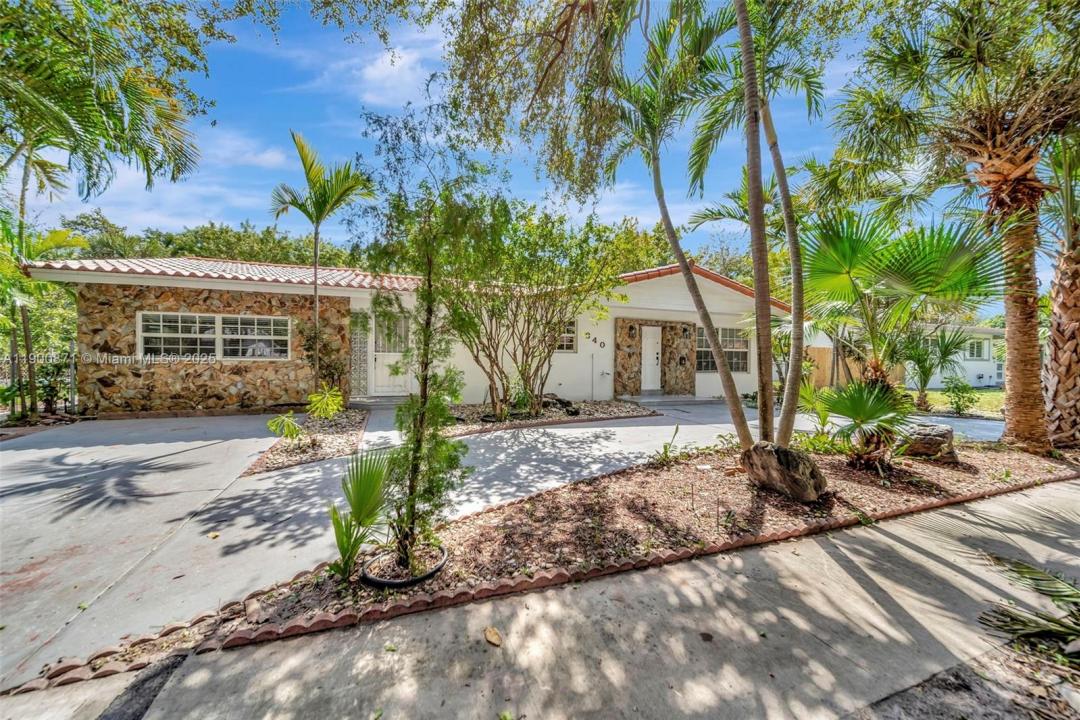 840 NE 182nd St, North Miami Beach, פלורידה 33162, ארצות הברית של אמריקה