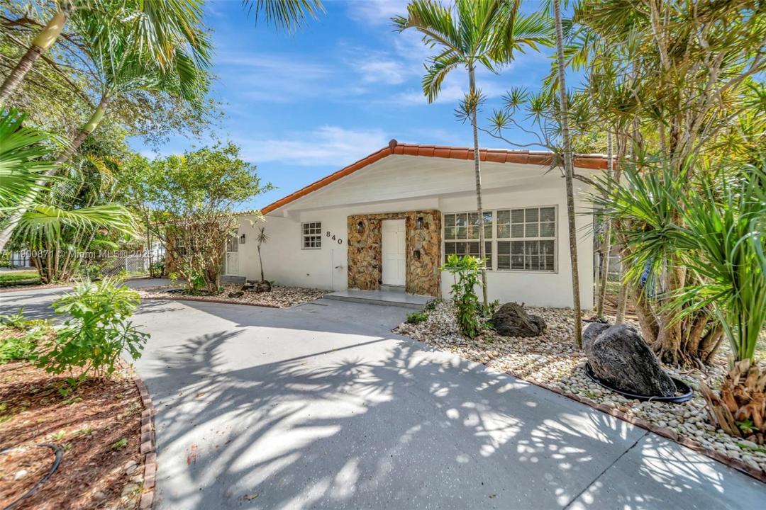 840 NE 182nd St, North Miami Beach, פלורידה 33162, ארצות הברית של אמריקה