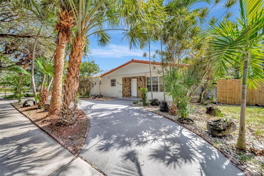 840 NE 182nd St, North Miami Beach, פלורידה 33162, ארצות הברית של אמריקה