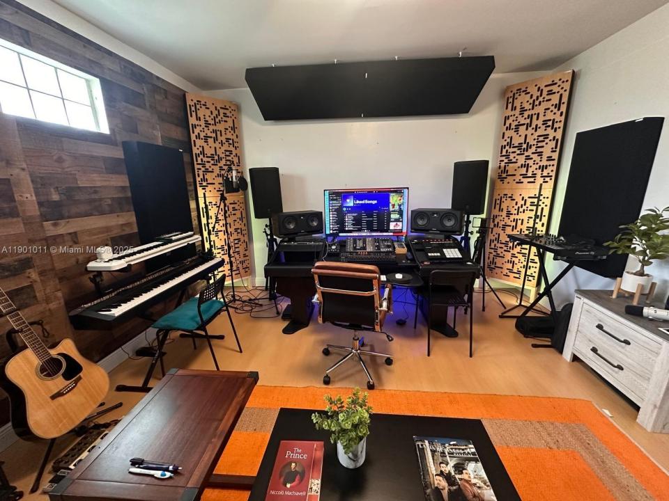 139 NE 1st Ave, Hallandale Beach, فلوريدا 33009, الولايات المتحدة