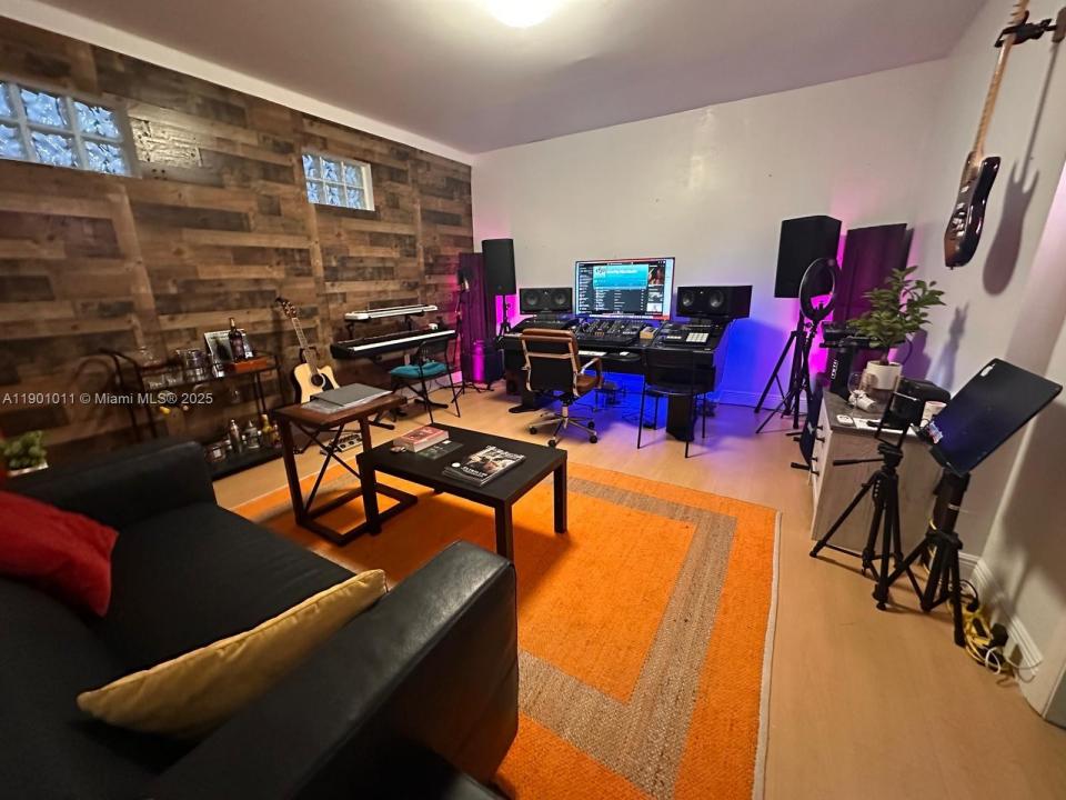 139 NE 1st Ave, Hallandale Beach, فلوريدا 33009, الولايات المتحدة