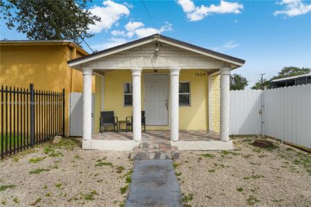 1629 NW 43rd St, Miami, Florida 33142, USA