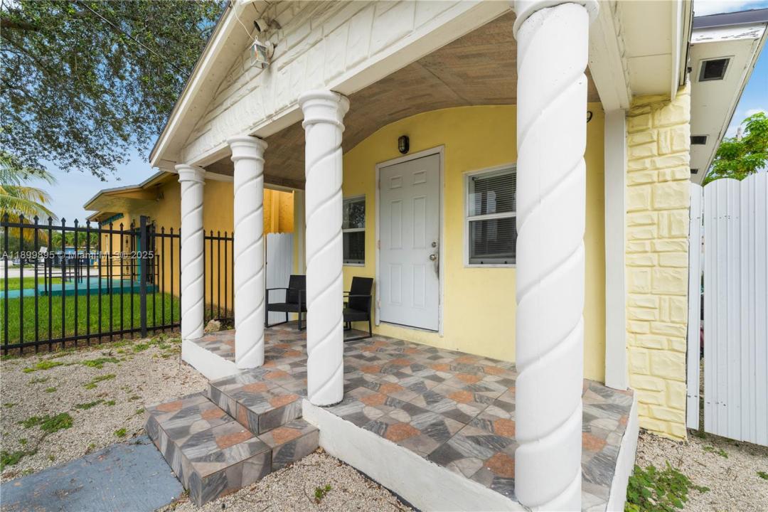 1629 NW 43rd St, Miami, Флорида 33142, Соединенные Штаты